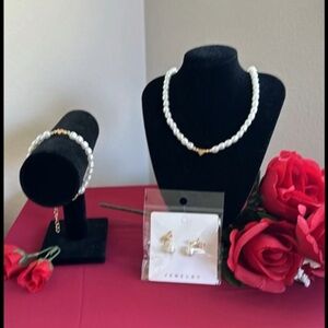Classic White Pearl Necklace and Bracelet Set And with her earring